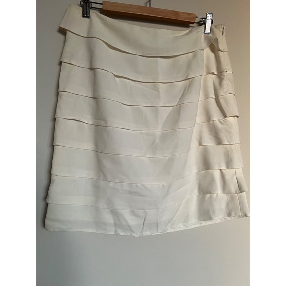 Larry Levine Dresses & Skirts - Larry Levine White Ruffle Stretch Skirt - Size 10